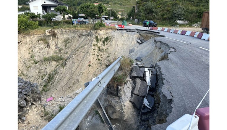 ACS hace sostenible una carretera sepultada por la lava en La Palma