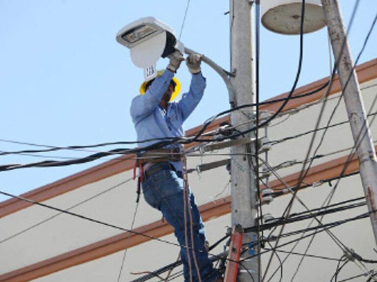 ¿Están nuestras redes eléctricas preparadas para las renovables?  Esto es lo que piensan los expertos