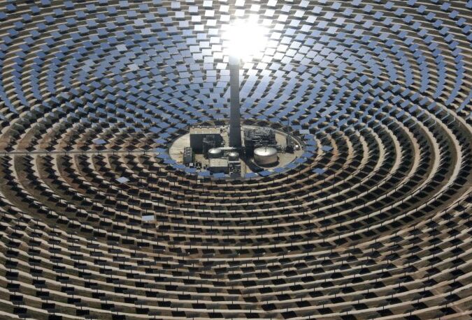 La planta termosolar más grande de uso industrial en Europa se encuentra en Sevilla (y ayuda a producir cerveza)