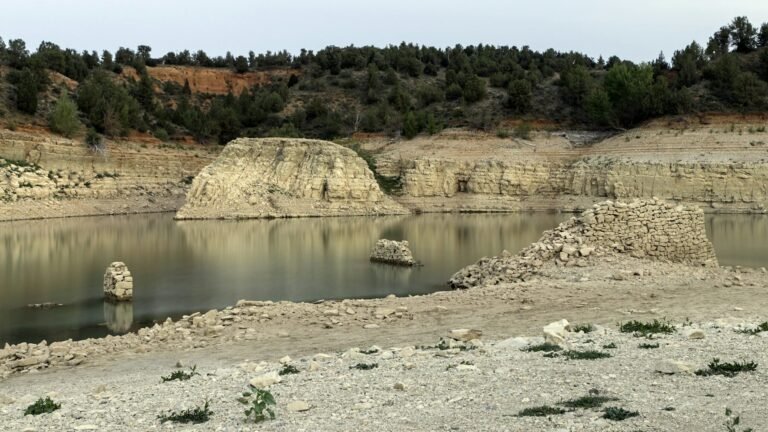 La sequía en los Pirineos limita el uso de bañeras y cubiteras para ahorrar agua