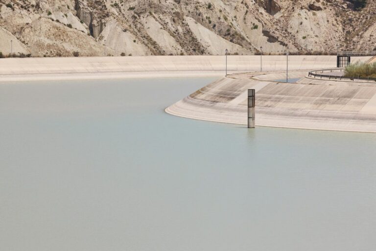 Castilla-La Mancha y Comunidad Valenciana presentan el Tajo-Segura en el Consejo del Agua, mientras que Murcia solicita un Plan Hidrológico Nacional.